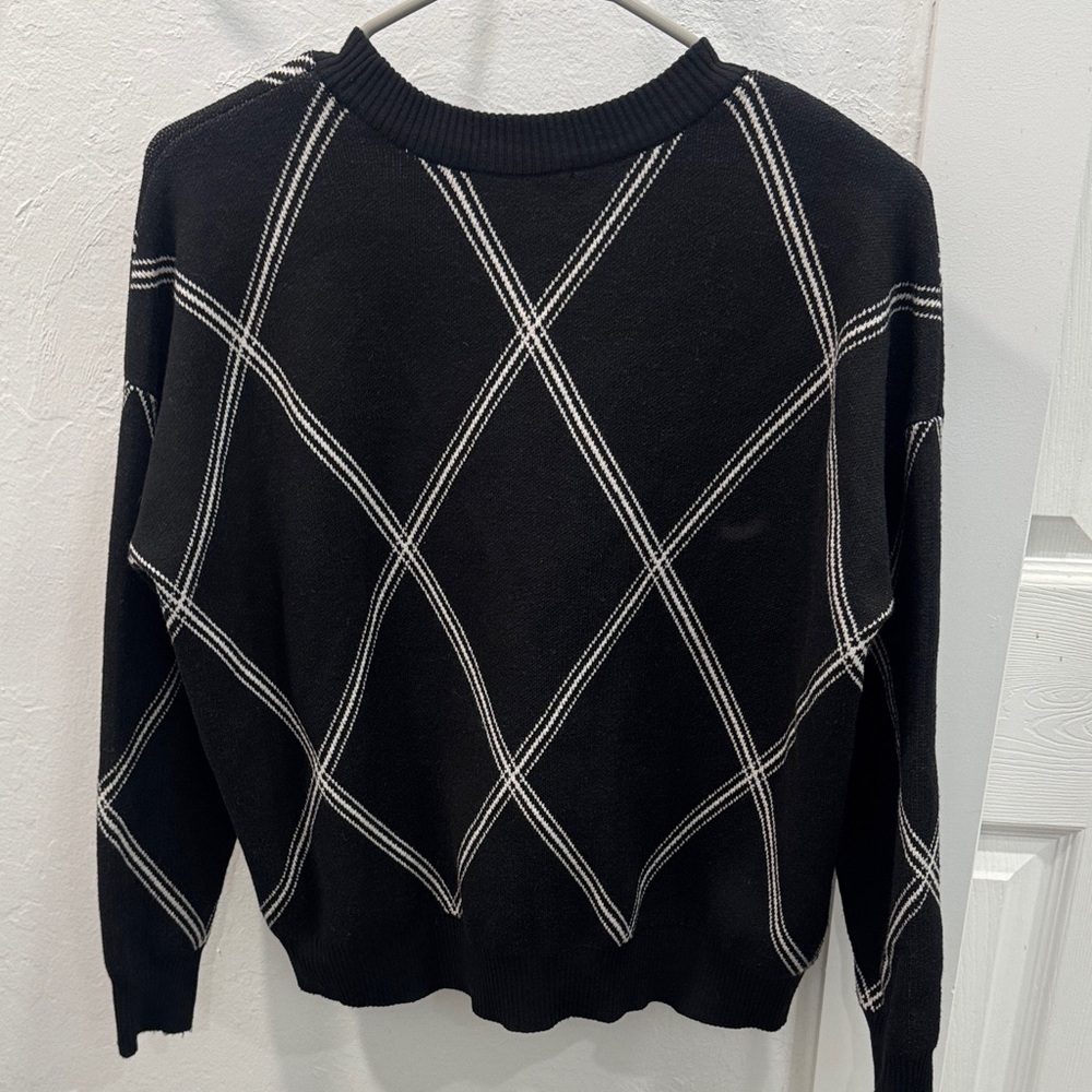 T Tahari Black and White Knit Sweater - Picture 6 of 7